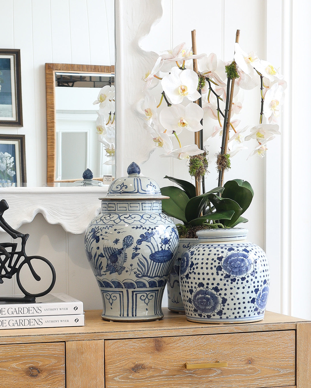Blue & White Fish & Lotus Temple Jar Sml